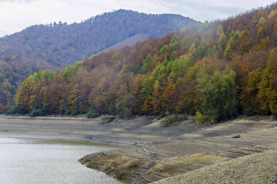 Comunidad Foral de Navarra 077 - Selva de Irati - embalse de Irabia.jpg